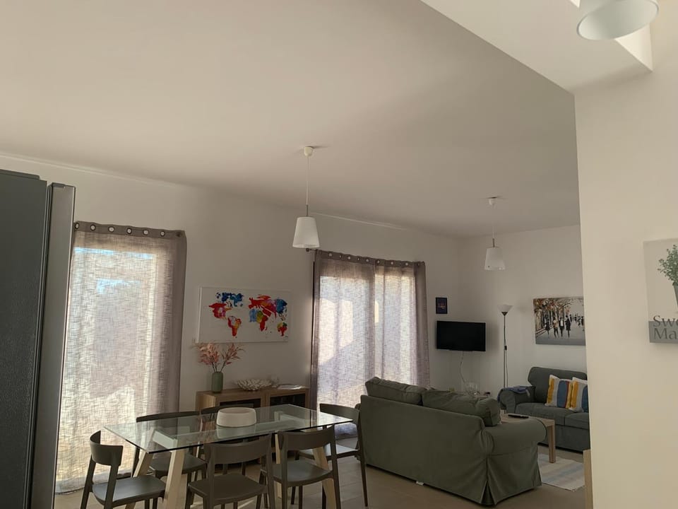 Living room, Dining area