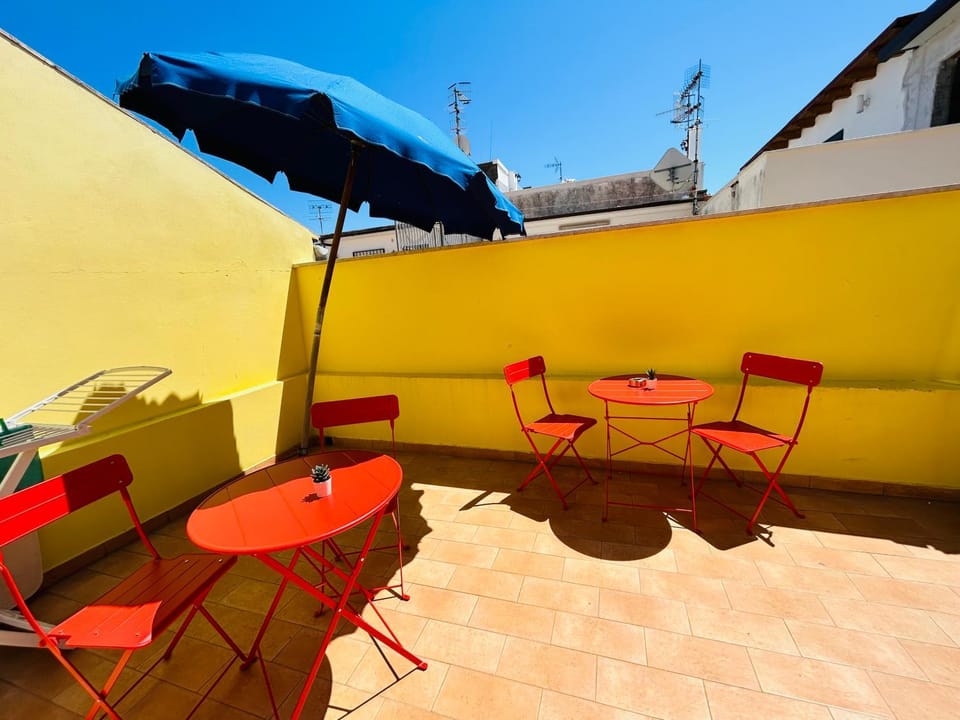 Patio, Day, Balcony/Terrace, Living room, Seating area