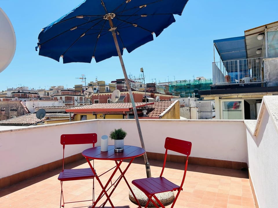 Property building, Day, View (from property/room), Balcony/Terrace, Seating area, City view