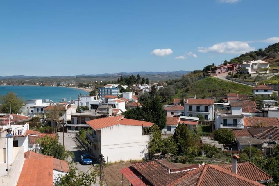 Property building, Nearby landmark, Day, Bird's eye view, City view, Mountain view, Sea view