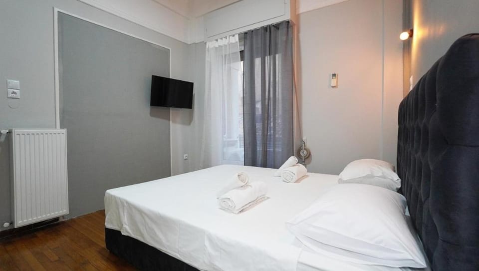 Bed, TV and multimedia, Photo of the whole room, Bedroom, internet, towels