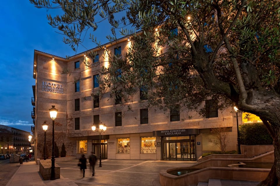Property building, Facade/entrance, Off site, Night