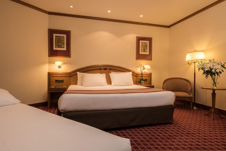 Bed, Photo of the whole room, Decorative detail, Bedroom