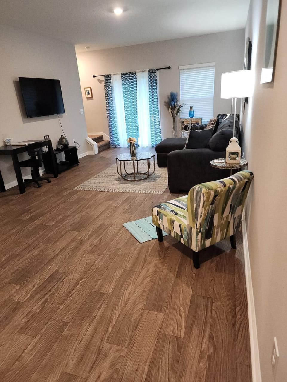TV and multimedia, Living room, Seating area, Evening entertainment