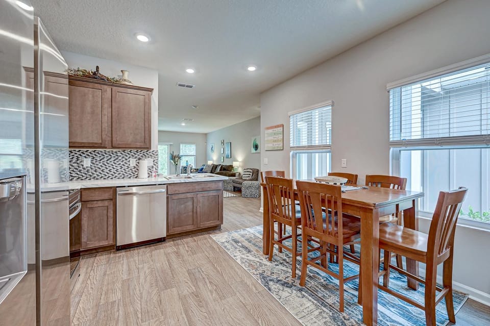 Kitchen or kitchenette, Dining area, dishwasher, minibar, pet friendly, stove