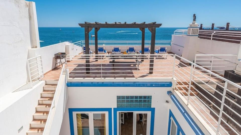 Refurbished beachfront house, Pool, AC, WiFi, Albufeira, sea view House in Albufeira