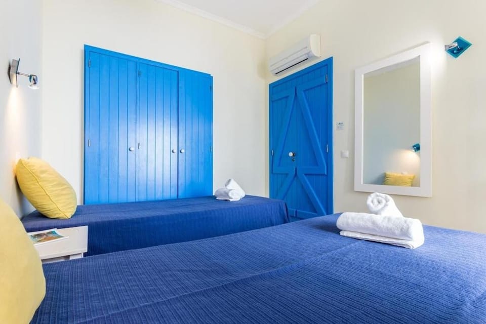 Refurbished beachfront house, Pool, AC, WiFi, Albufeira, sea view House in Albufeira