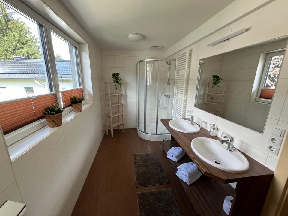 Shower, Bathroom, towels