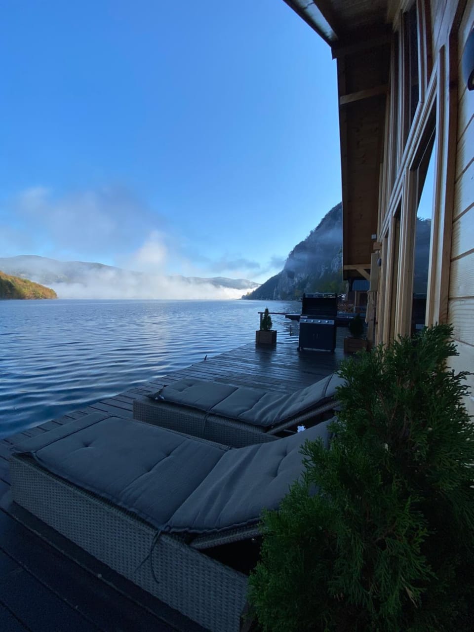 Floating House Perućac Apartment in Zlatibor District, Serbia