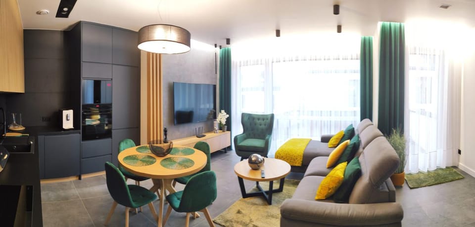 Communal lounge/ TV room, Kitchen or kitchenette, Living room