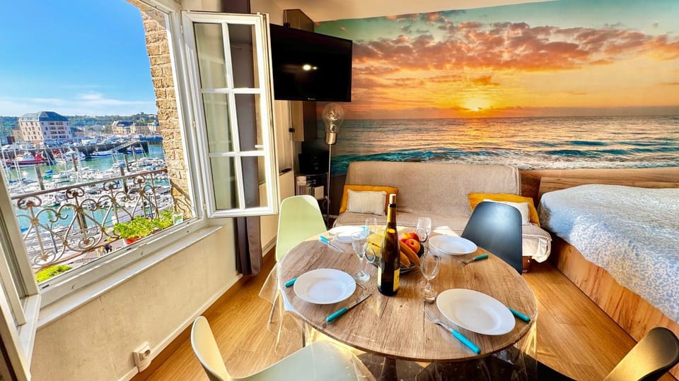 Living room, Photo of the whole room, Dining area, Sea view