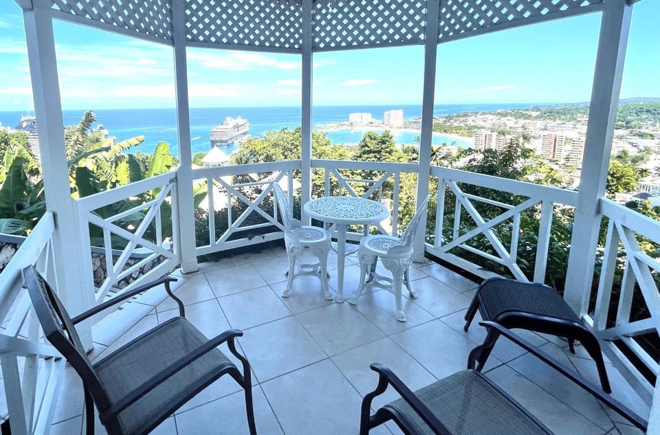 View (from property/room), City view, City view, Sea view, Sea view