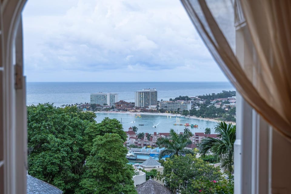 View (from property/room), City view, Garden view, Lake view, Landmark view, Mountain view, Sea view, Street view