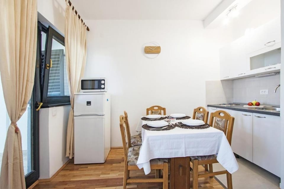 Kitchen or kitchenette, Seating area, Dining area, minibar