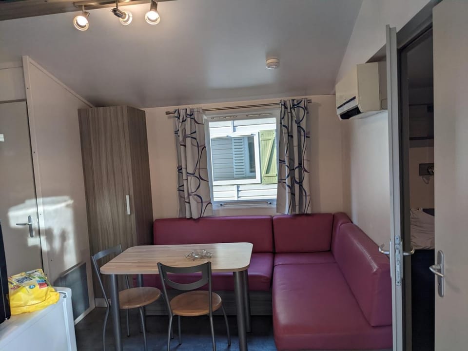 Living room, Dining area, air conditioner