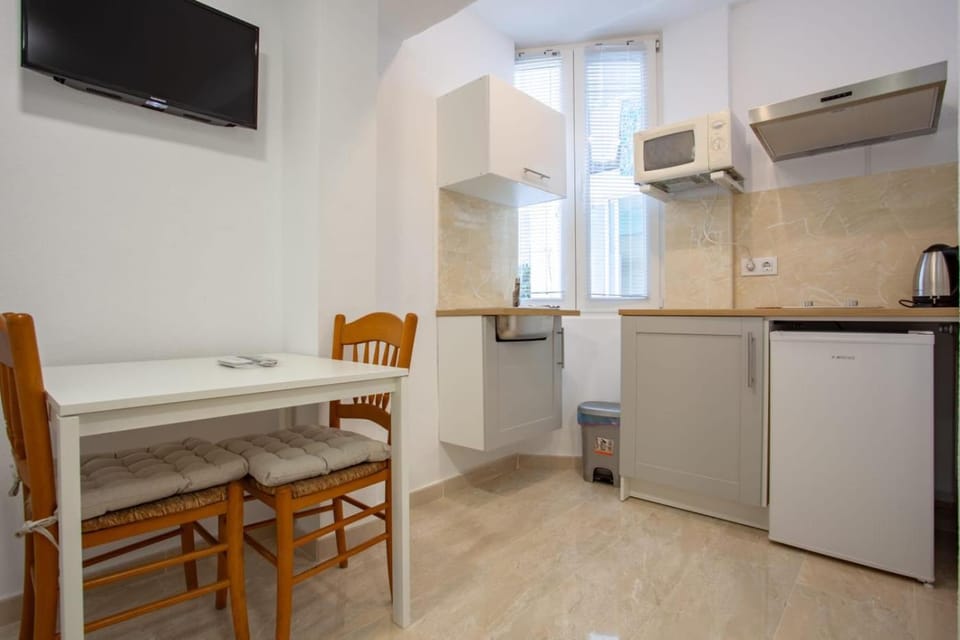 TV and multimedia, Kitchen or kitchenette, Dining area
