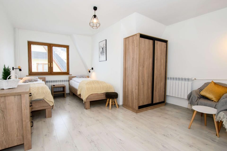 Bed, Photo of the whole room, Bedroom, internet, wardrobe