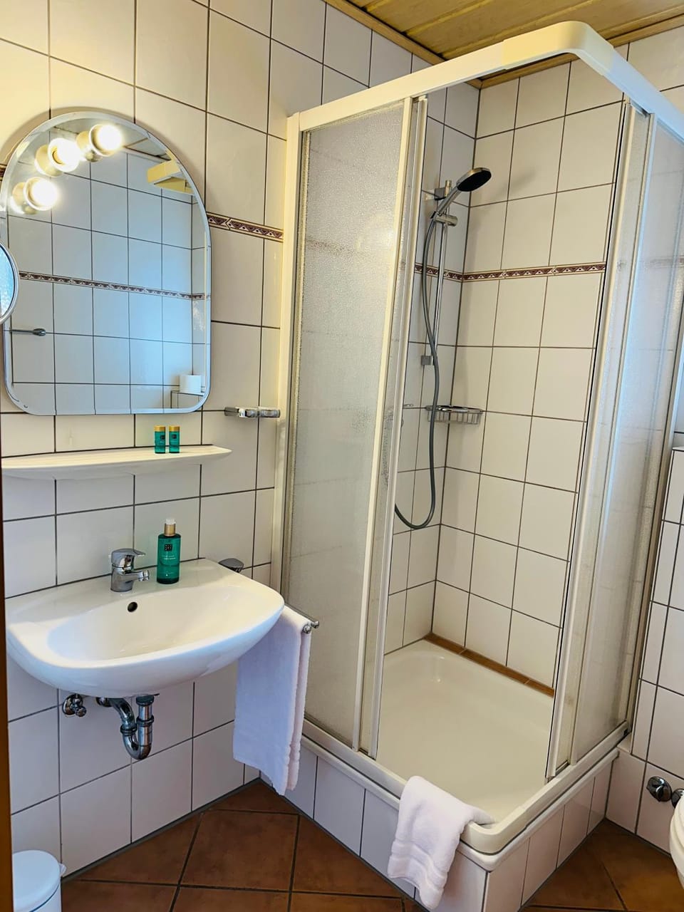 Shower, Bathroom, towels