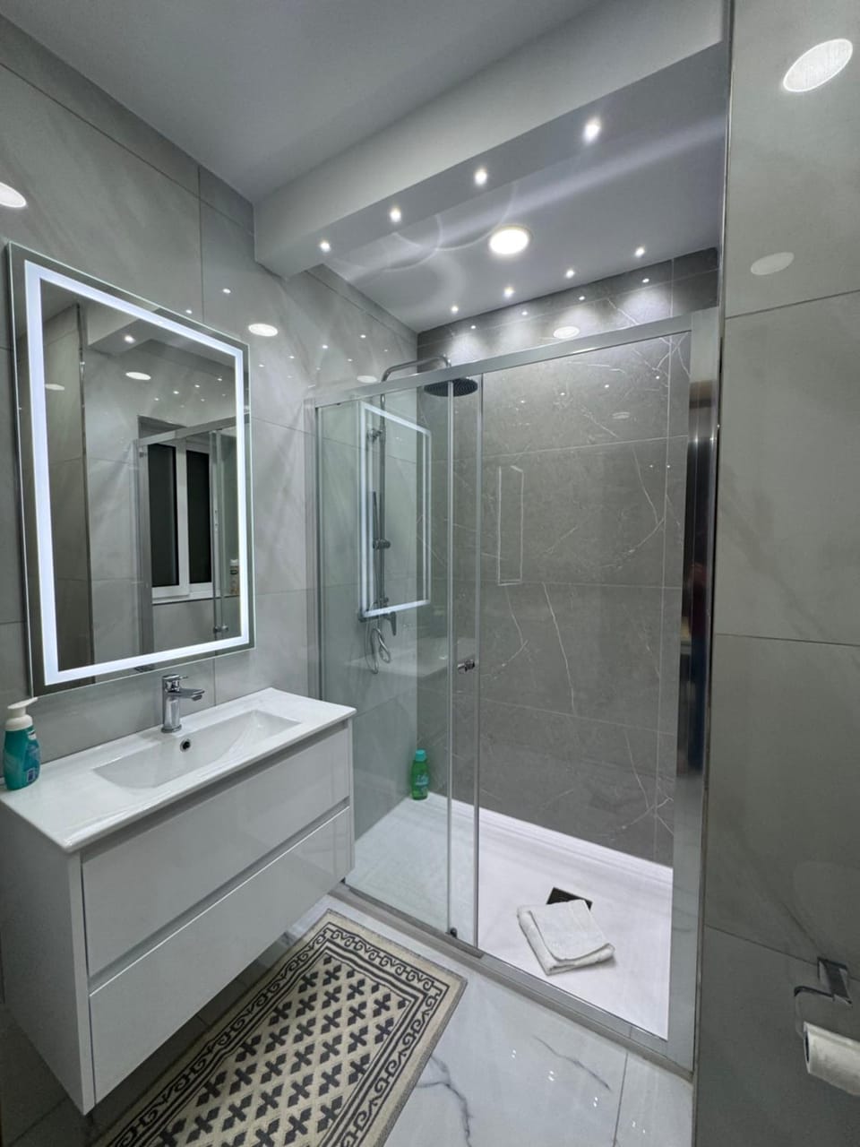 B&S Accommodation Newly Renovated Penthouse 253 Apartment in Malta