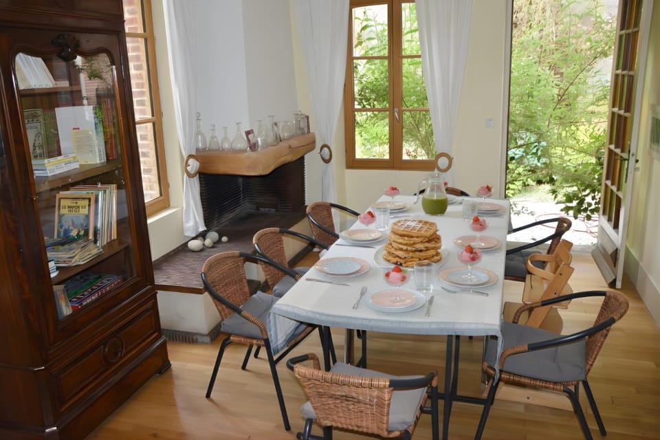 Garden, Library, Dining area, Garden view