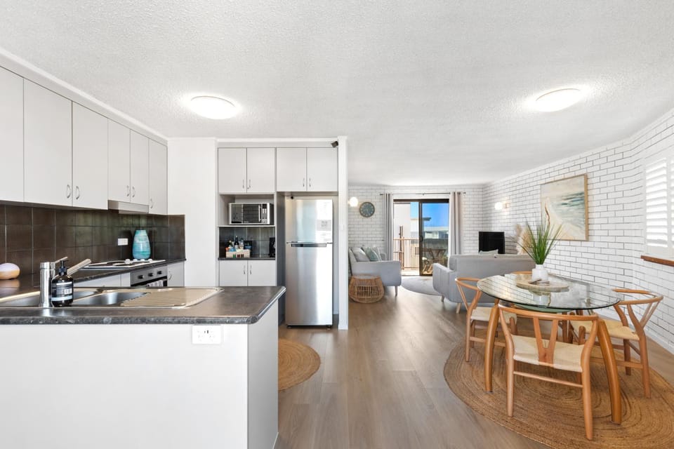 Coffee/tea facilities, Kitchen or kitchenette, Living room, Dining area, dishwasher, minibar, pet friendly, stove, toaster