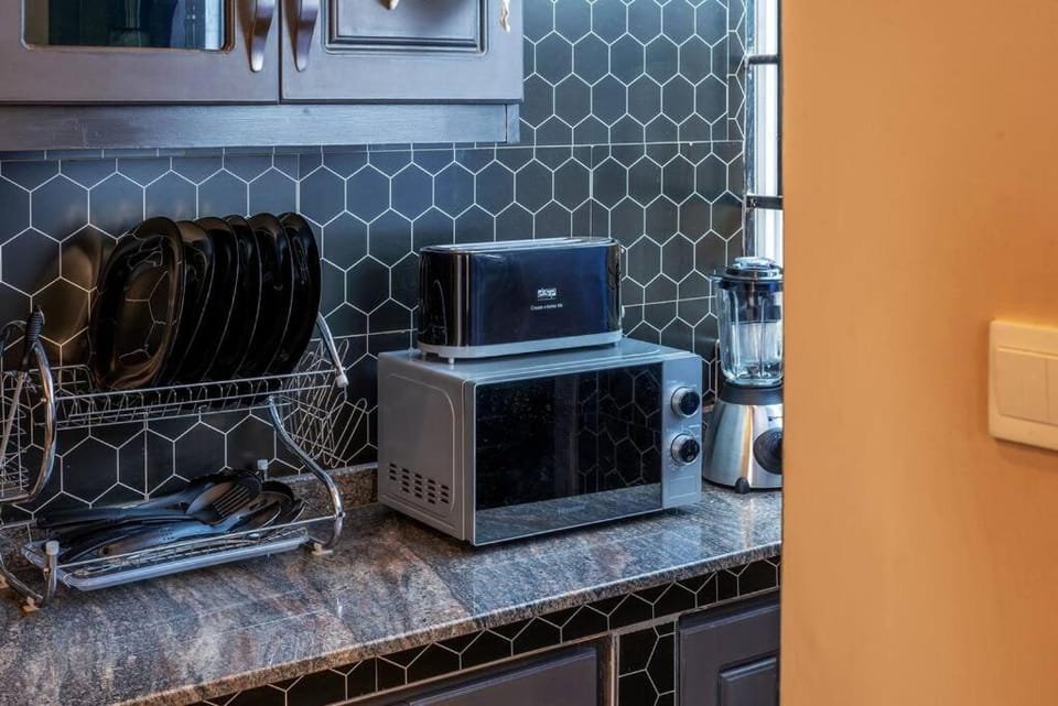 minibar, toaster