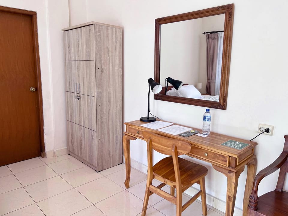Bedroom, wardrobe