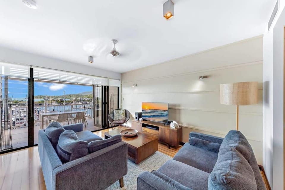 Marina living with Whitsundays lifestyle Apartment in Airlie Beach