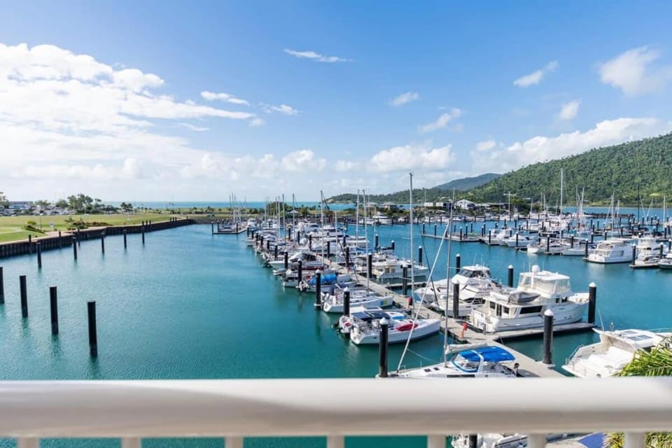 Marina living with Whitsundays lifestyle Apartment in Airlie Beach