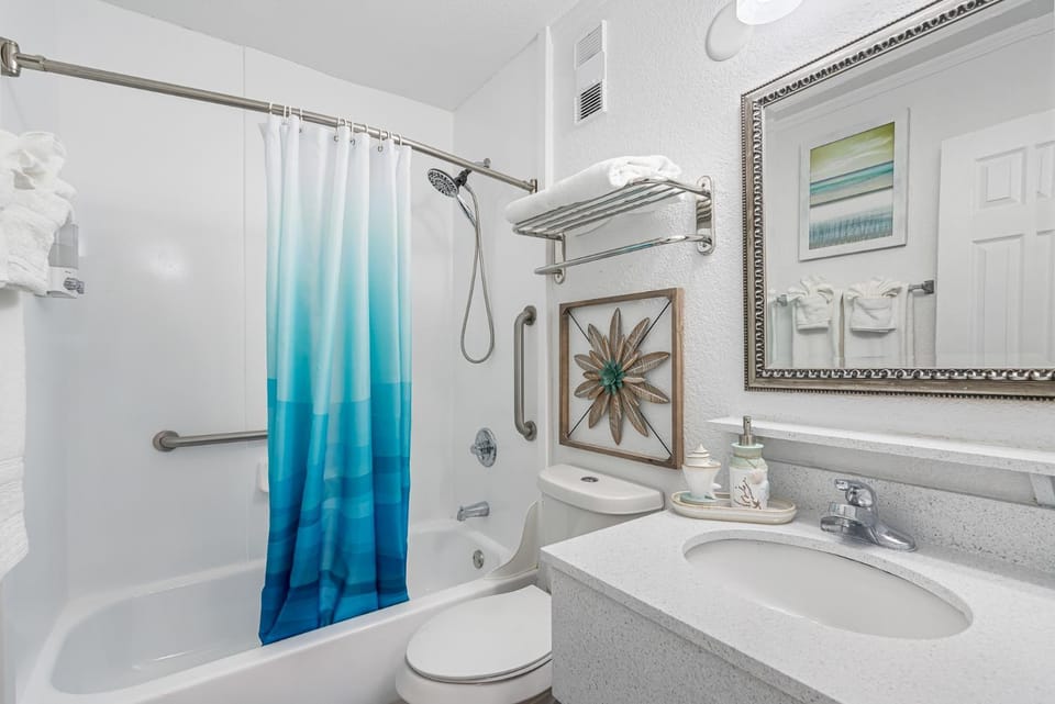 Shower, Toilet, Bathroom, Bath, towels