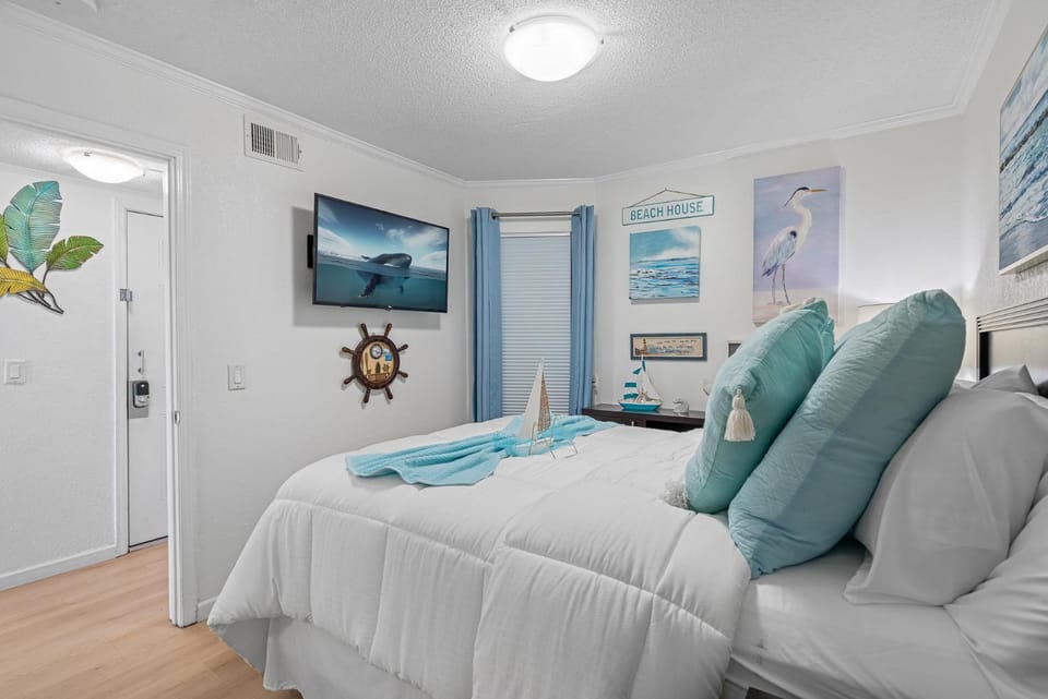Bed, Bedroom
