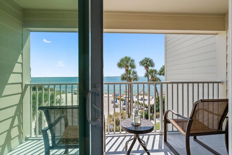 Patio, Day, Natural landscape, View (from property/room), Balcony/Terrace, Living room, Seating area, Dining area, Sea view