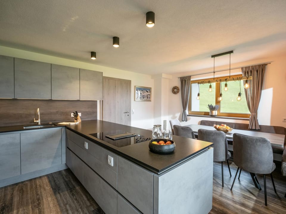Dining area, kitchen