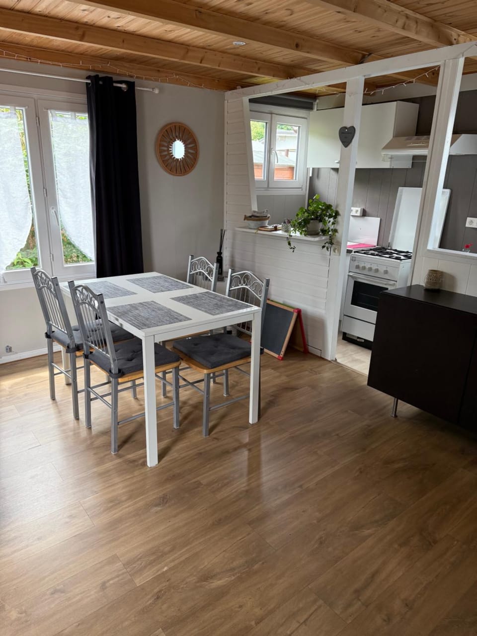 Chalet Charmant Monika avec Piscine Bed and Breakfast in Belgium