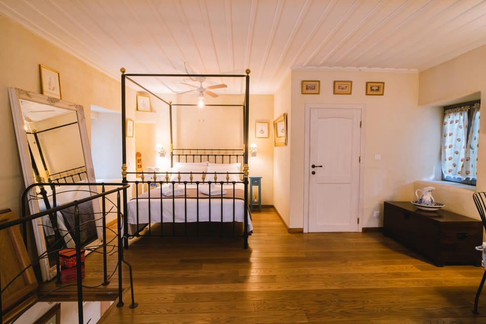 Bed, Photo of the whole room, Bedroom, internet, wardrobe