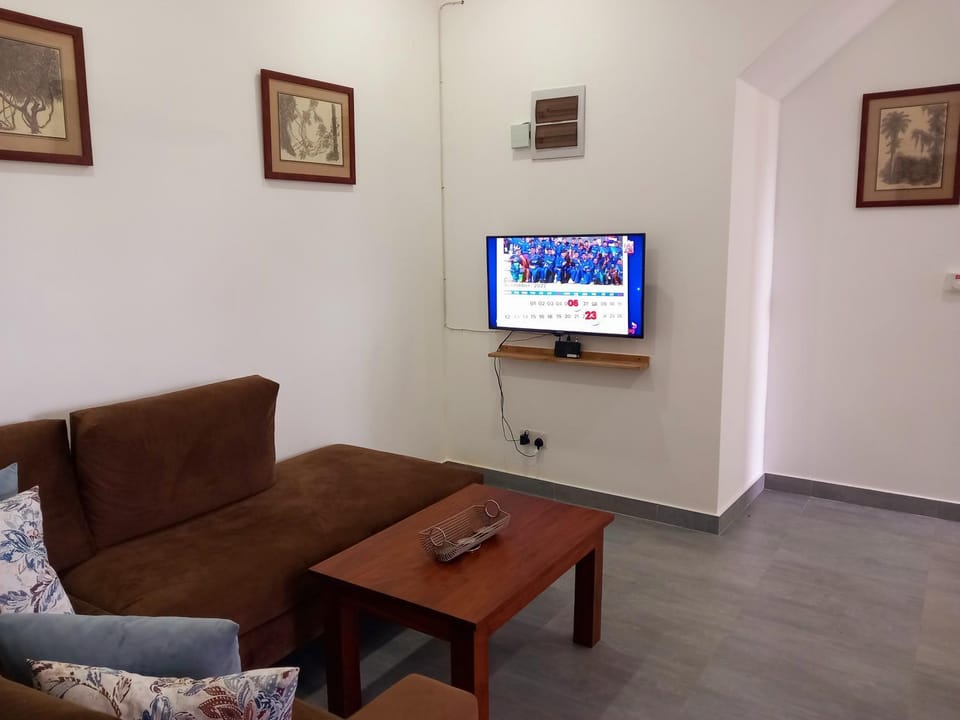 Communal lounge/ TV room, TV and multimedia, Living room, Seating area, Evening entertainment