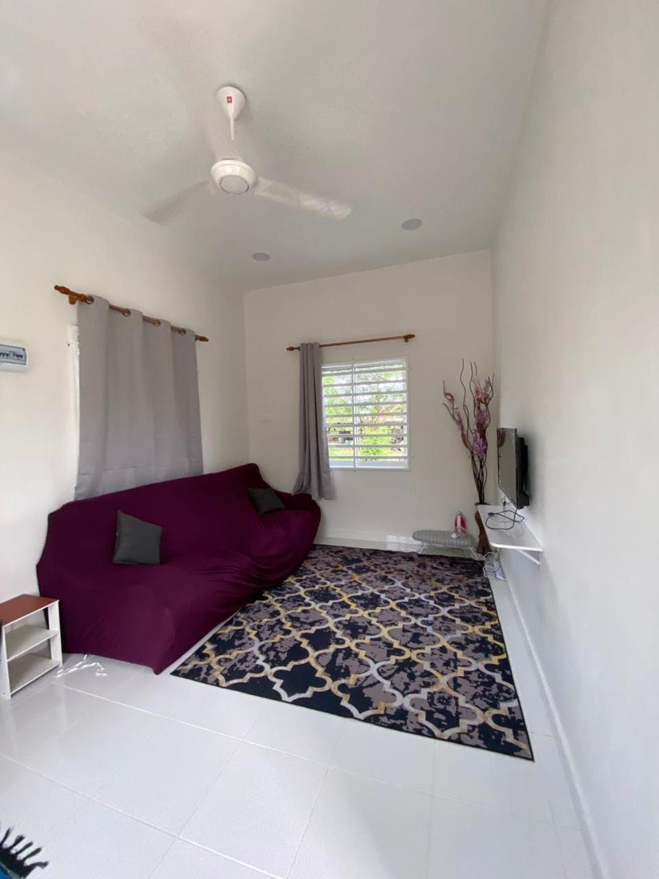 Living room, Photo of the whole room, Seating area, fireplace