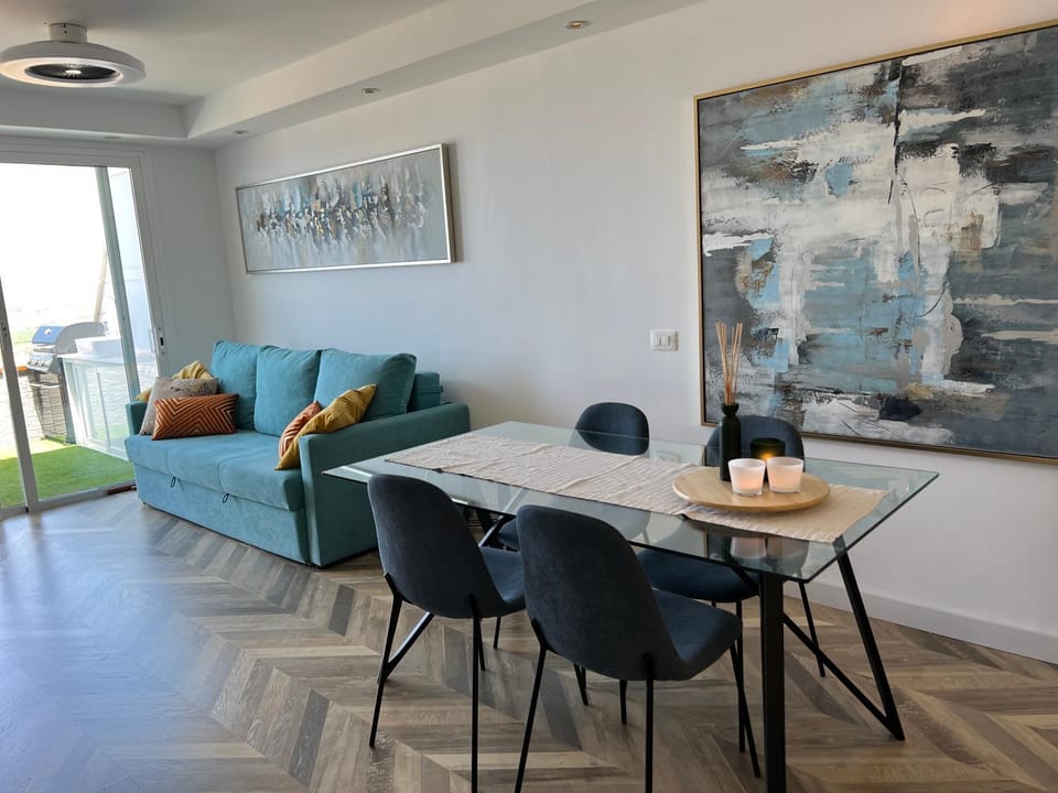 Living room, Dining area
