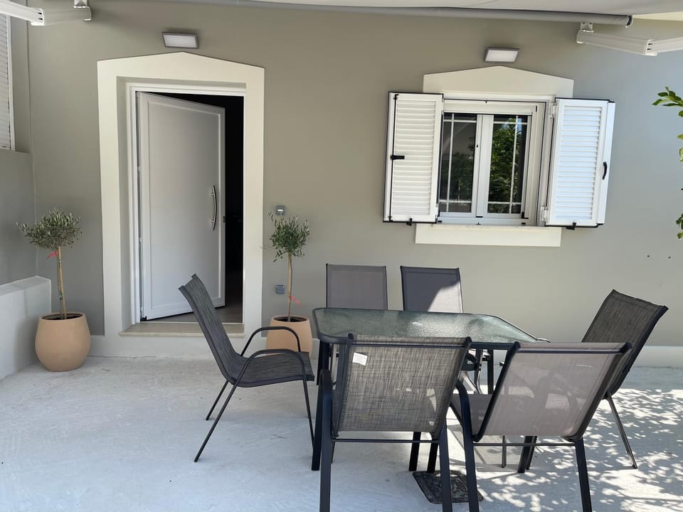 Patio, Balcony/Terrace, Seating area
