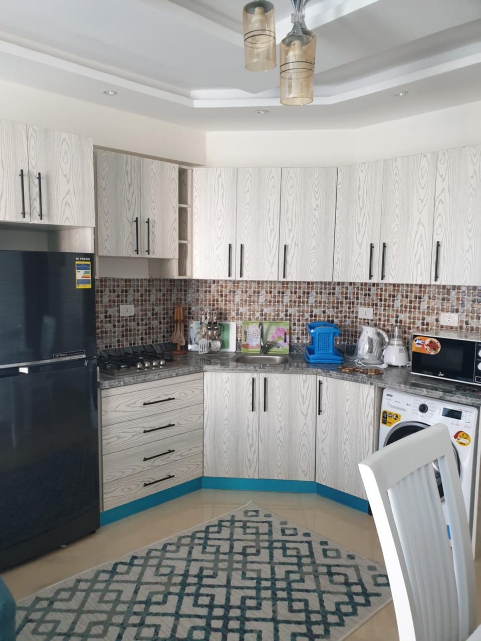 Kitchen or kitchenette, minibar, stove