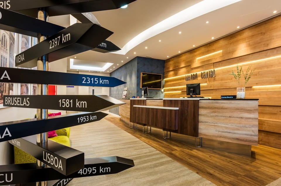 Facade/entrance, TV and multimedia, Lobby or reception