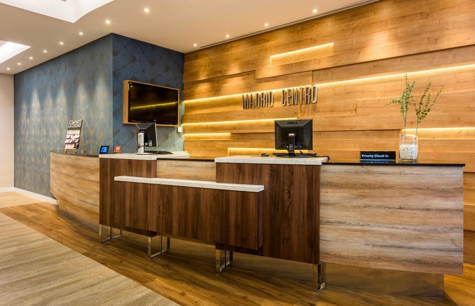 Facade/entrance, TV and multimedia, Lobby or reception