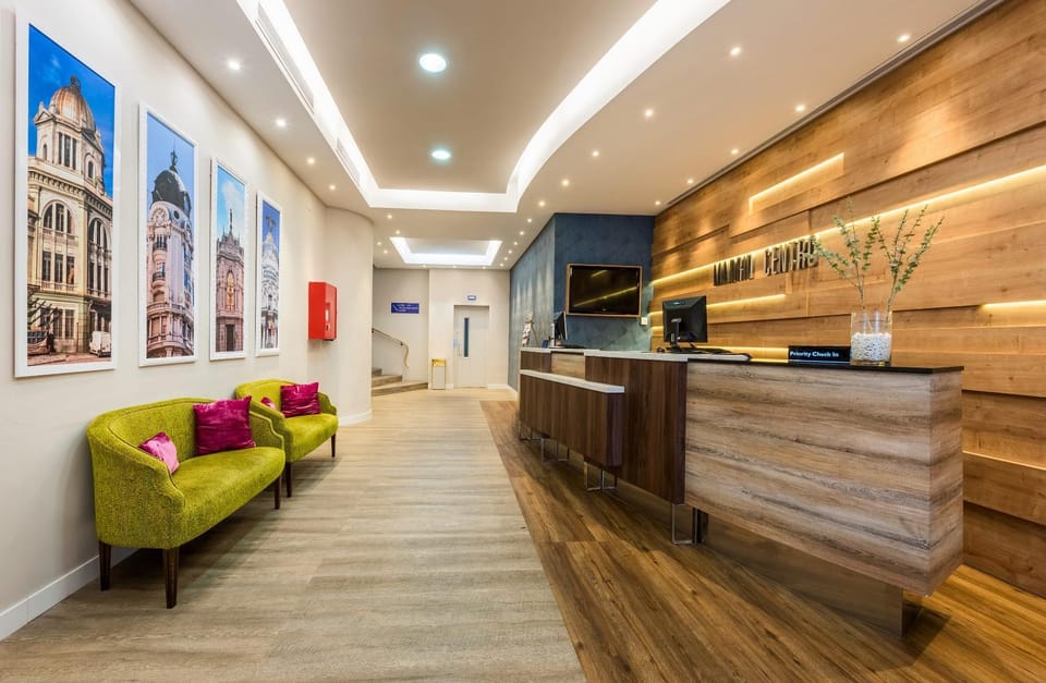 Facade/entrance, TV and multimedia, Lobby or reception