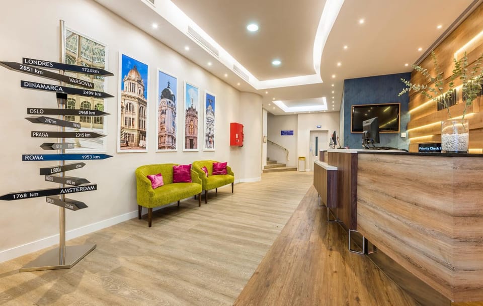 TV and multimedia, Lobby or reception