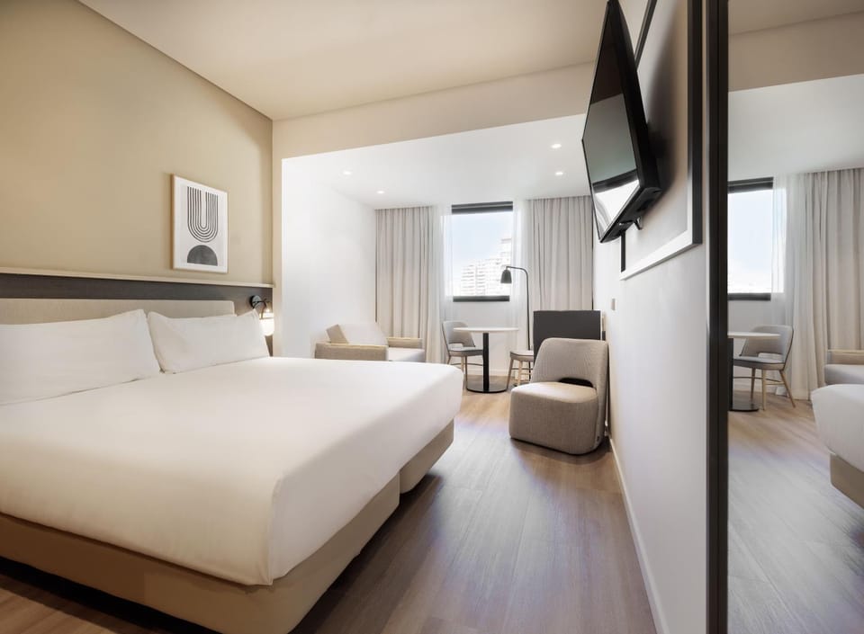 Bed, TV and multimedia, View (from property/room), Bedroom