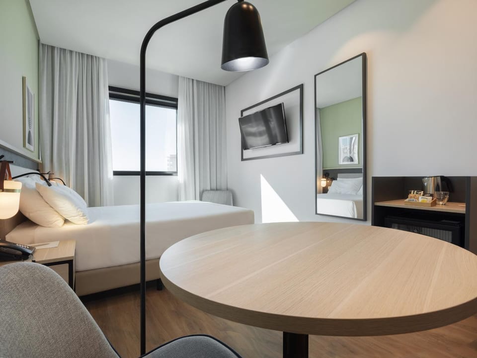 Bed, TV and multimedia, Coffee/tea facilities, View (from property/room), Bedroom, Drinks