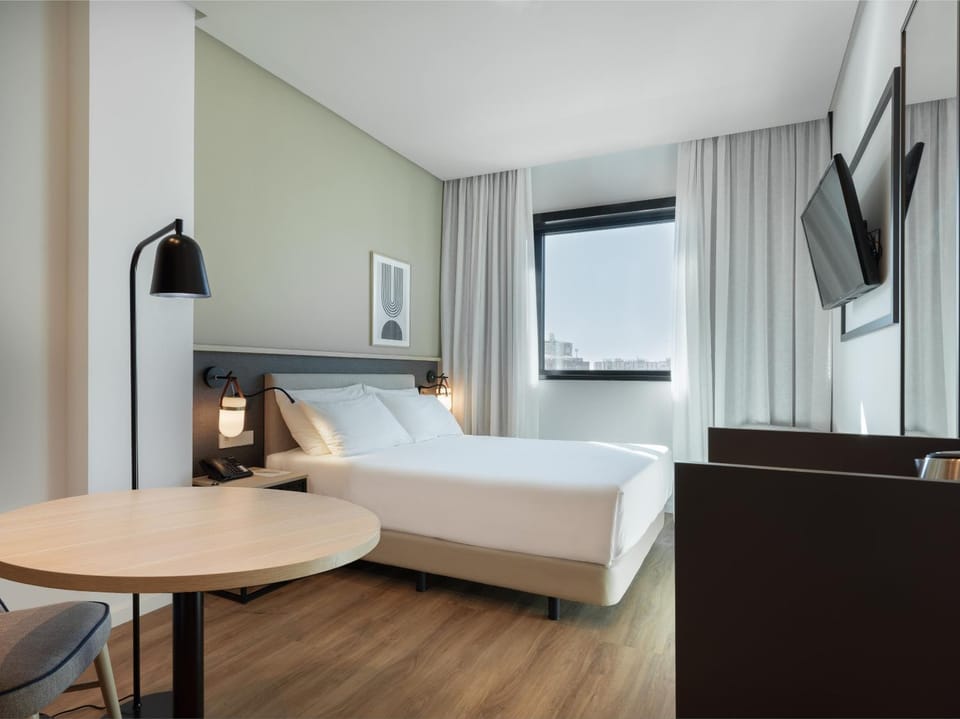 Bed, TV and multimedia, Coffee/tea facilities, View (from property/room), Bedroom
