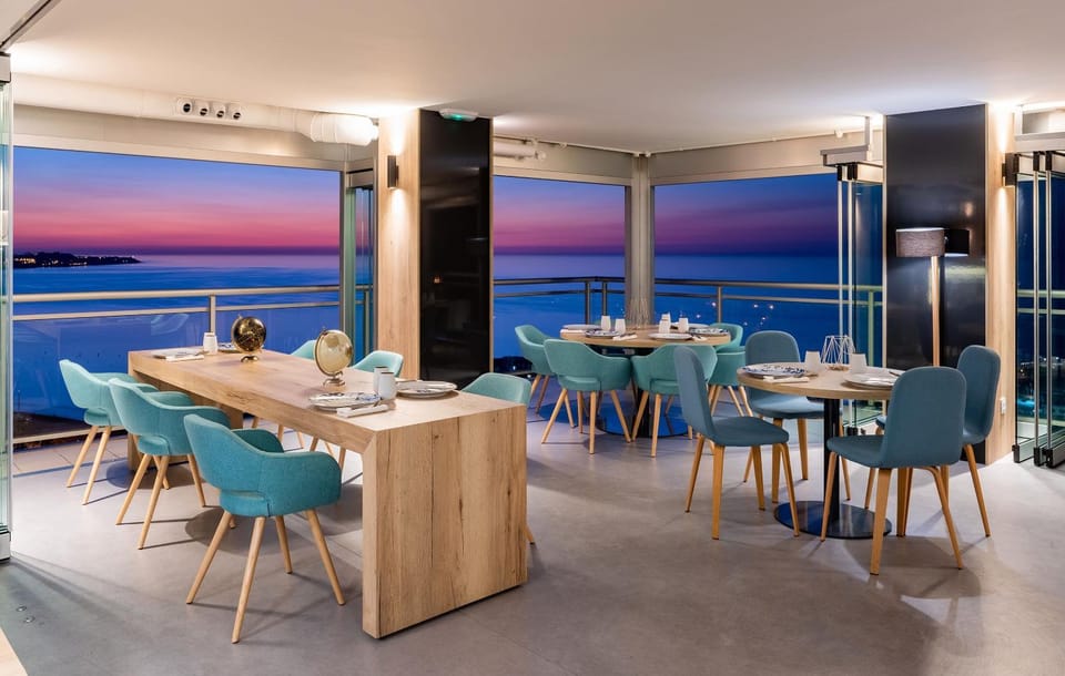 Restaurant/places to eat, View (from property/room), Balcony/Terrace, Dining area, Sea view