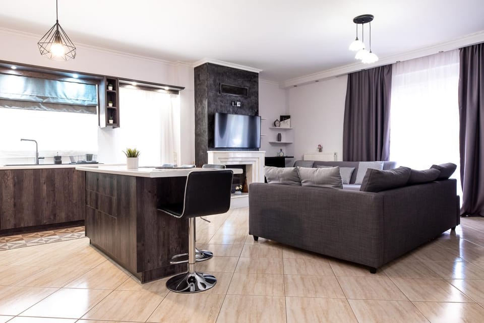 Kitchen or kitchenette, Seating area