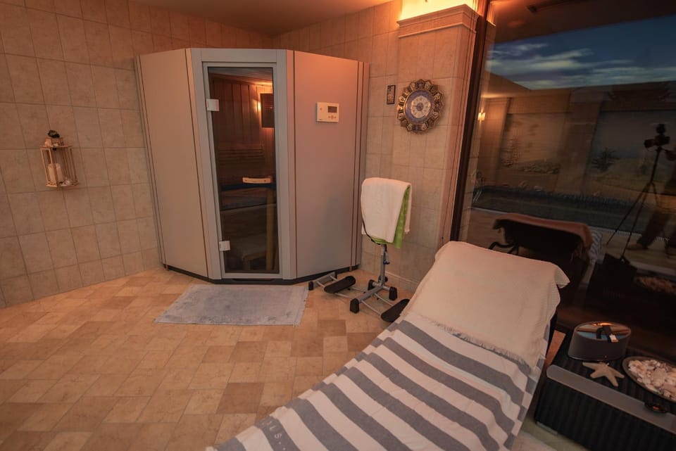 Sauna, Swimming pool